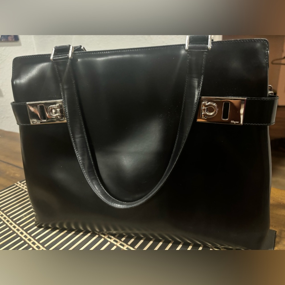 Vintage Salvatore Ferragamo shoulder bag